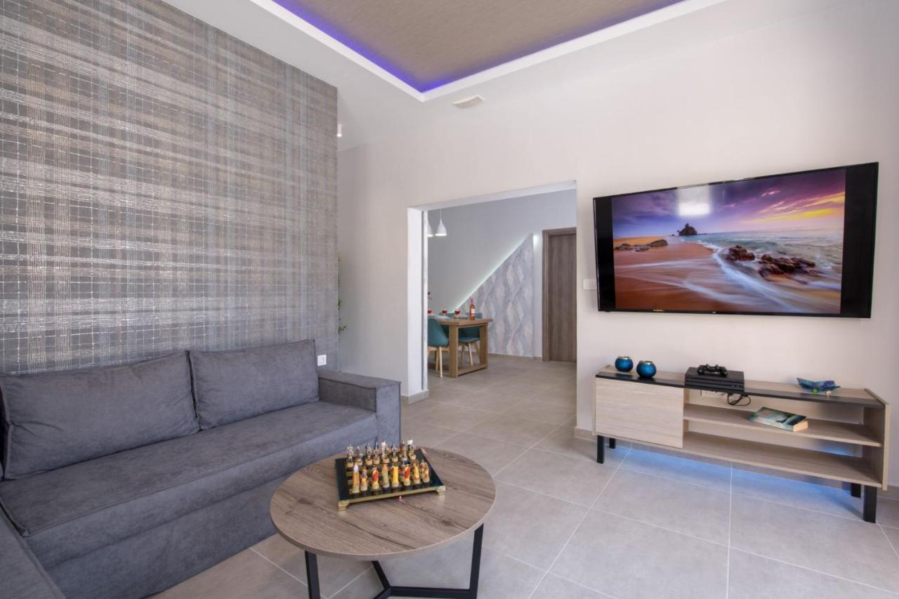 Luxury Villa Eva-Mari With Jacuzzi, 50M From The Beach สตาโลส ภายนอก รูปภาพ