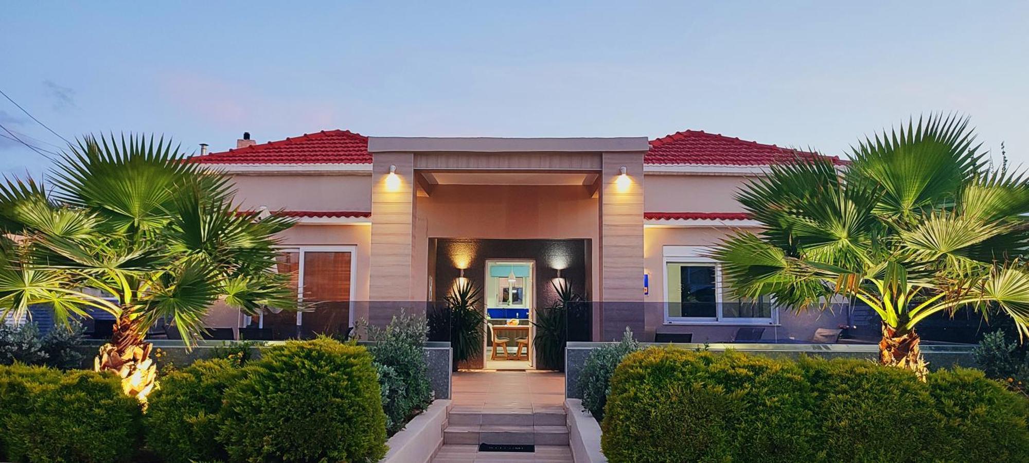 Luxury Villa Eva-Mari With Jacuzzi, 50M From The Beach สตาโลส ภายนอก รูปภาพ