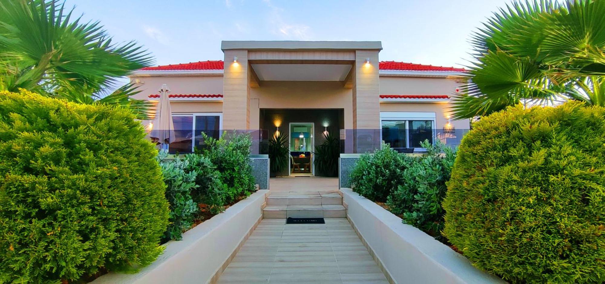 Luxury Villa Eva-Mari With Jacuzzi, 50M From The Beach สตาโลส ภายนอก รูปภาพ